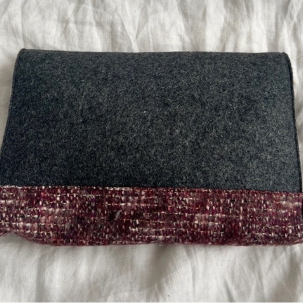 Helen Kaminski tweed, wool clutch bag with leather trim. - Picture 2 of 5